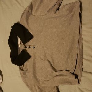 Crop top grey with a black collar size médium